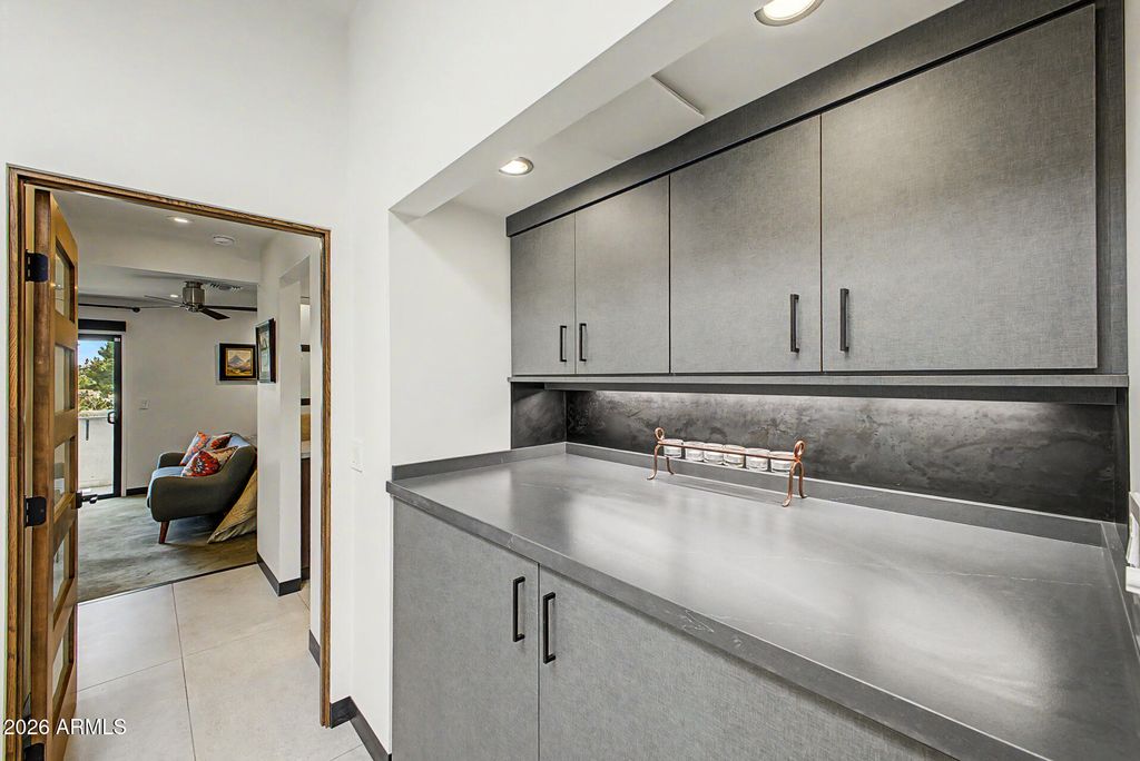 Image 20 of property listing at 3057 E ROSE Lane, Phoenix, AZ 85016