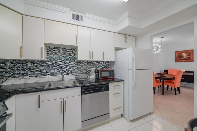 1965 S Ocean Dr 14D, Hallandale Beach, FL 33009