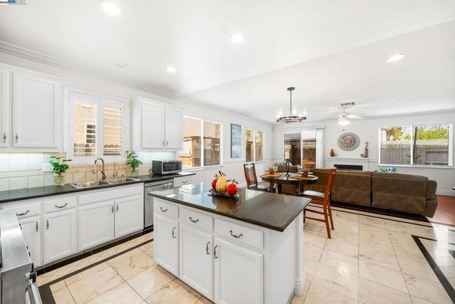 1531 Riverview Ave, Tracy, CA 95377