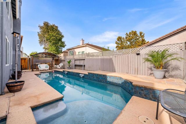 1531 Riverview Ave, Tracy, CA 95377