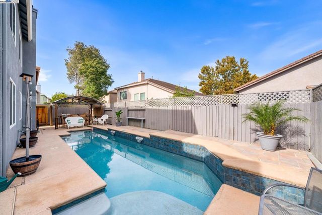 1531 Riverview Ave, Tracy, CA 95377