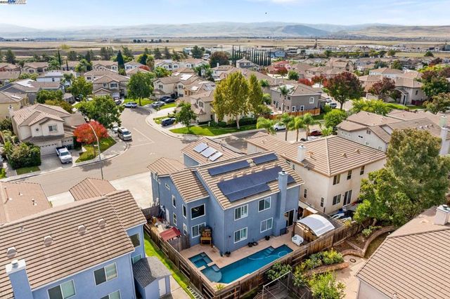 1531 Riverview Ave, Tracy, CA 95377