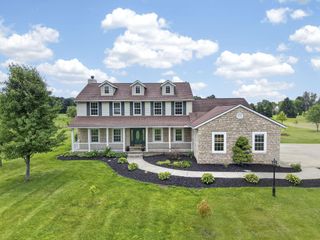 421 Warrenpoint Lane, Pataskala, OH 43062