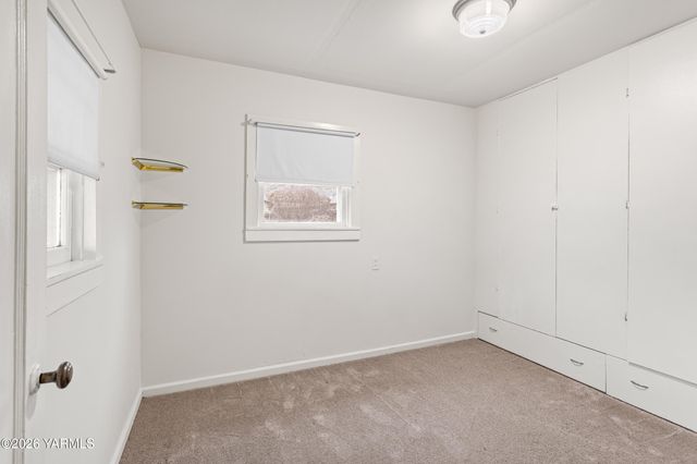 408 Pleasant Ave, Selah, WA 98942