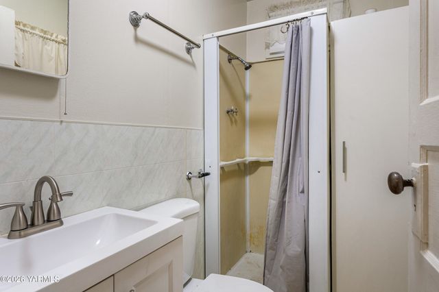 408 Pleasant Ave, Selah, WA 98942