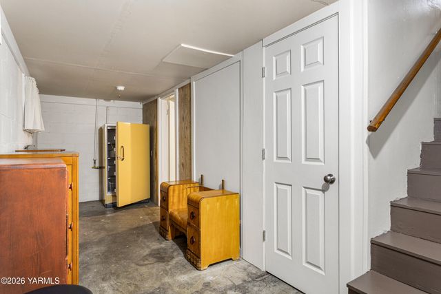 408 Pleasant Ave, Selah, WA 98942