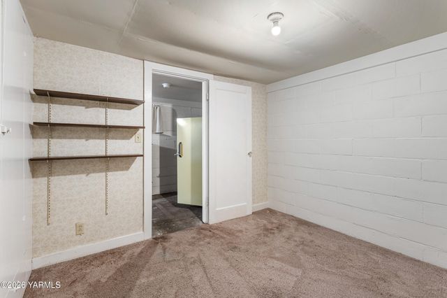 408 Pleasant Ave, Selah, WA 98942