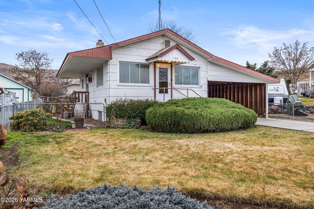408 Pleasant Ave, Selah, WA 98942