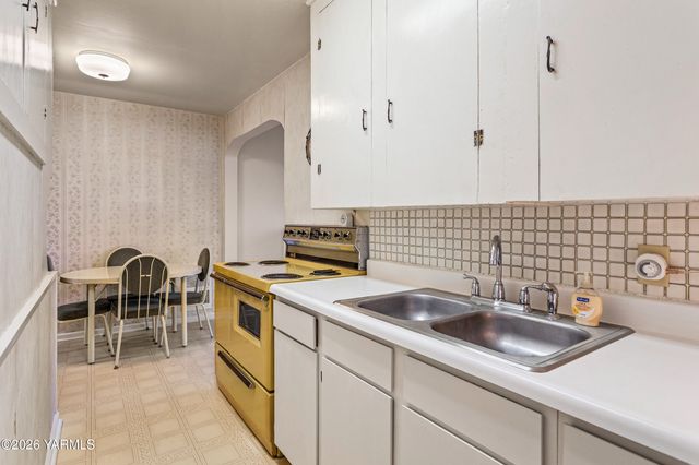 408 Pleasant Ave, Selah, WA 98942