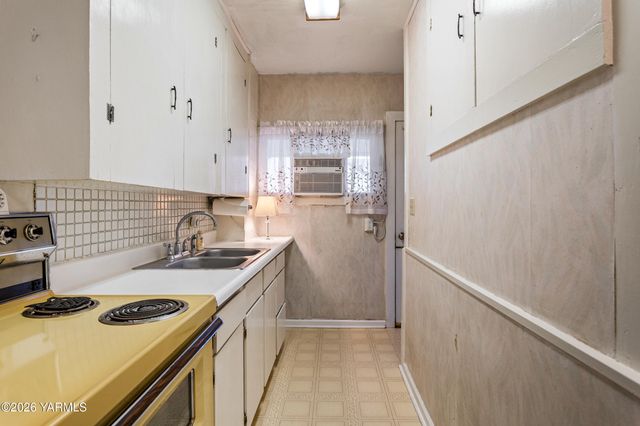 408 Pleasant Ave, Selah, WA 98942