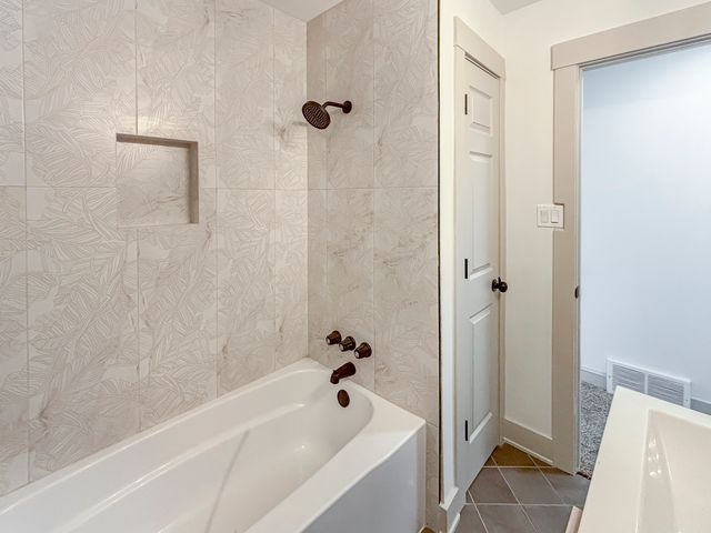 127 N Cedar Lane, Glenwood, IL 60425