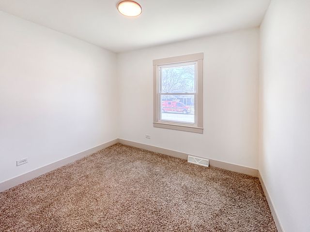 127 N Cedar Lane, Glenwood, IL 60425