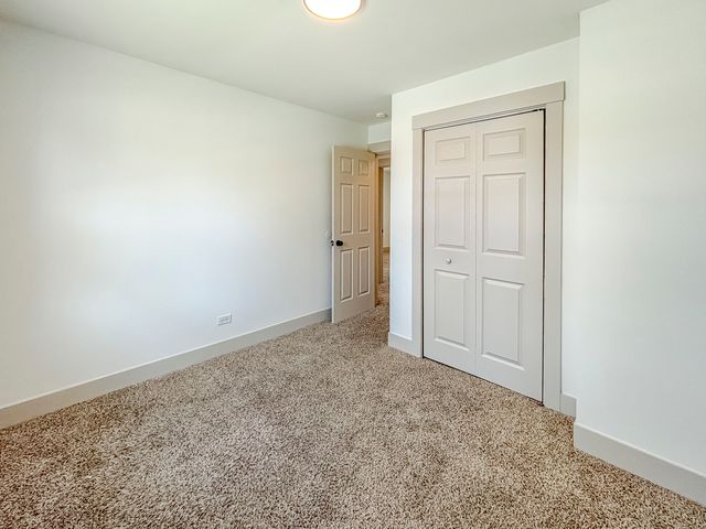 127 N Cedar Lane, Glenwood, IL 60425