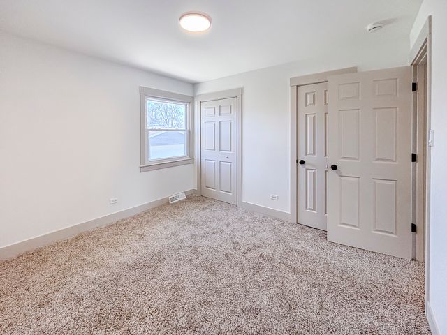 127 N Cedar Lane, Glenwood, IL 60425