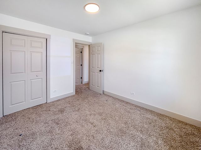 127 N Cedar Lane, Glenwood, IL 60425