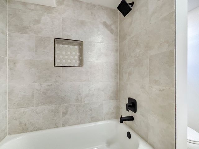 127 N Cedar Lane, Glenwood, IL 60425