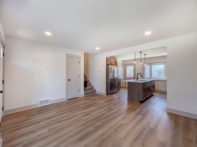 127 N Cedar Lane, Glenwood, IL 60425