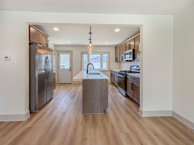 127 N Cedar Lane, Glenwood, IL 60425