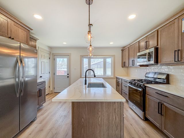 127 N Cedar Lane, Glenwood, IL 60425