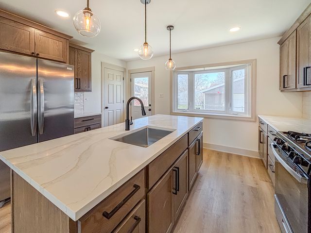 127 N Cedar Lane, Glenwood, IL 60425