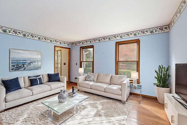 35W788 Burr Oak Lane, Dundee, IL 60118