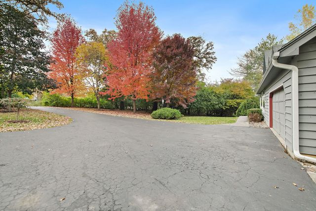 35W788 Burr Oak Lane, Dundee, IL 60118