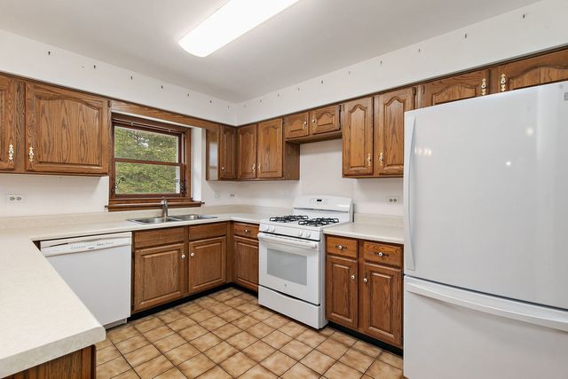 35W788 Burr Oak Lane, Dundee, IL 60118