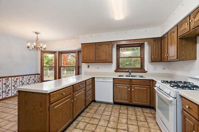 35W788 Burr Oak Lane, Dundee, IL 60118