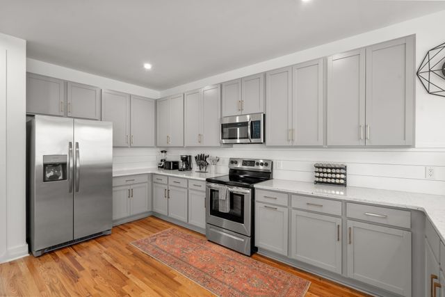 504 Cliff Cir, Nashville, TN 37218