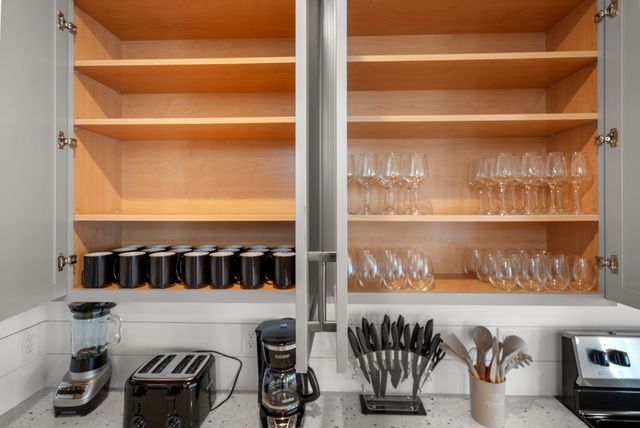 504 Cliff Cir, Nashville, TN 37218