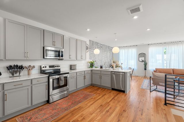 504 Cliff Cir, Nashville, TN 37218