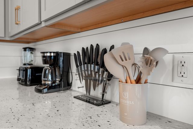 504 Cliff Cir, Nashville, TN 37218