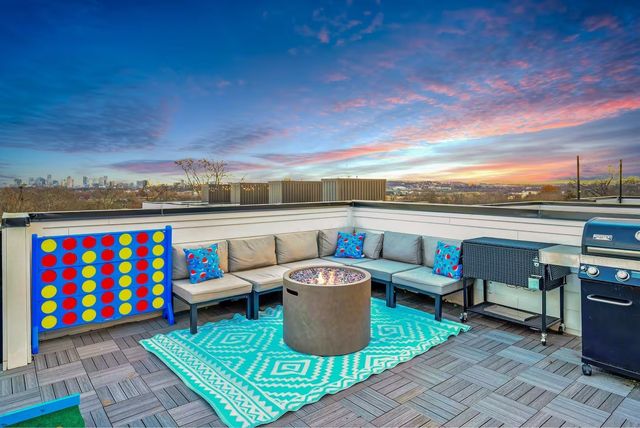 504 Cliff Cir, Nashville, TN 37218