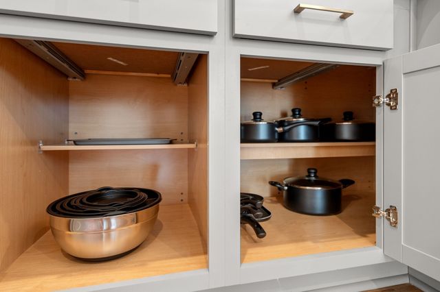 504 Cliff Cir, Nashville, TN 37218