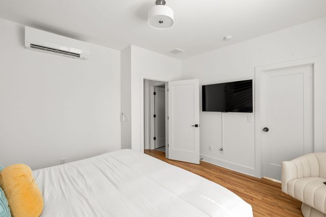 504 Cliff Cir, Nashville, TN 37218