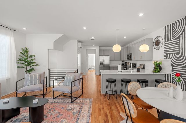 504 Cliff Cir, Nashville, TN 37218