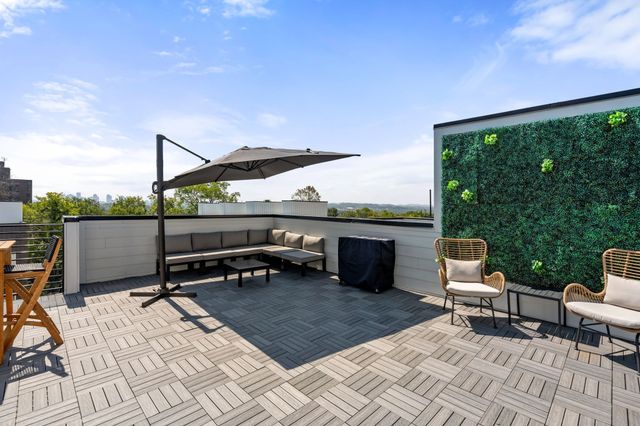 504 Cliff Cir, Nashville, TN 37218