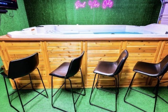 504 Cliff Cir, Nashville, TN 37218