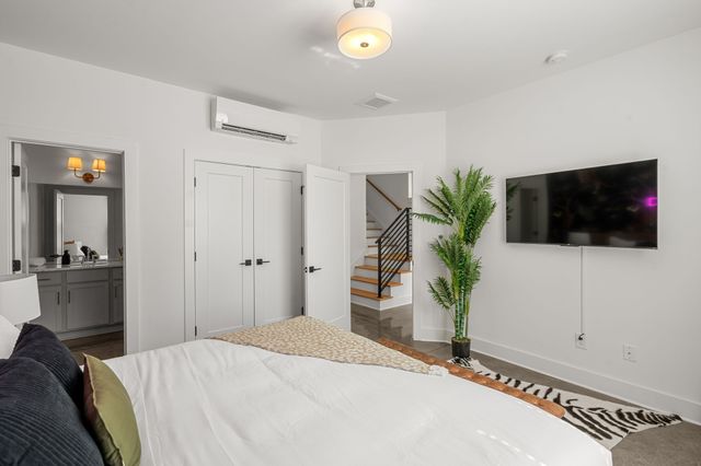 504 Cliff Cir, Nashville, TN 37218