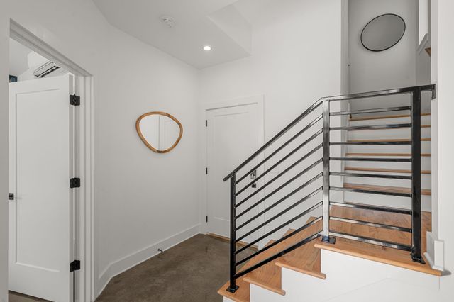 504 Cliff Cir, Nashville, TN 37218