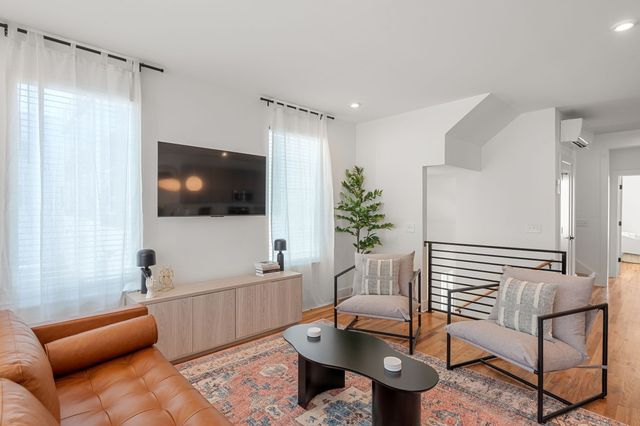 504 Cliff Cir, Nashville, TN 37218