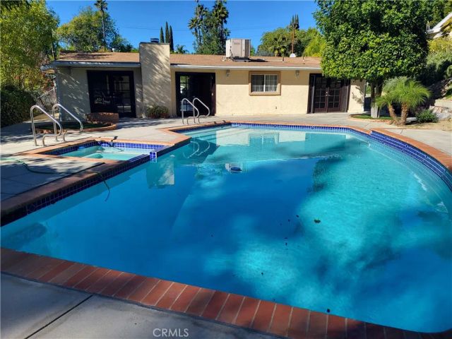 5700 Kelvin, Woodland Hills, CA 91367