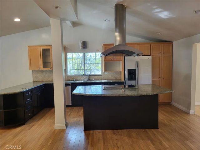 5700 Kelvin, Woodland Hills, CA 91367