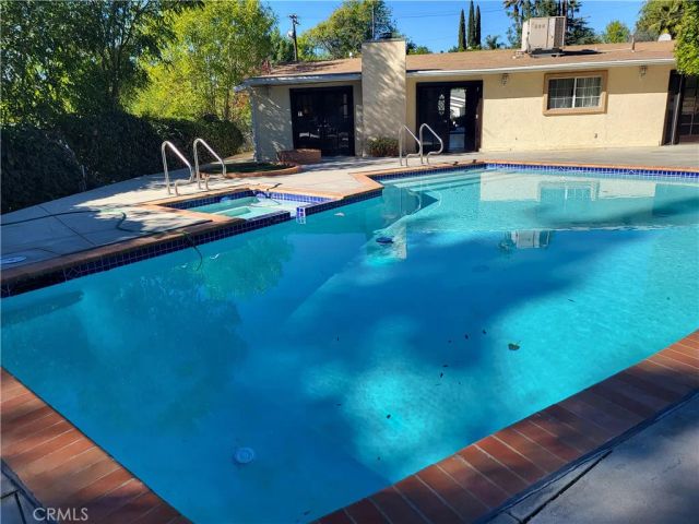 5700 Kelvin, Woodland Hills, CA 91367