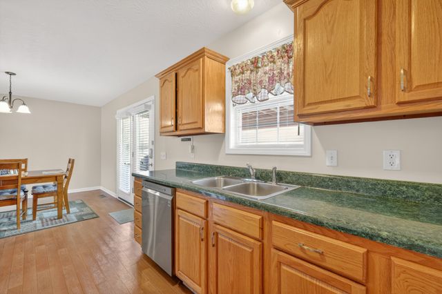 1008 E Evelyn Ct, Portland, TN 37148