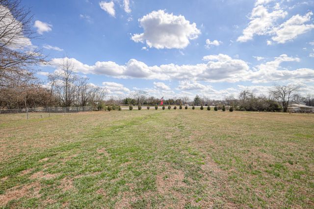 1008 E Evelyn Ct, Portland, TN 37148