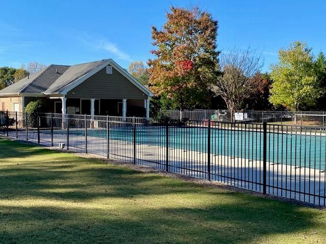 322 Oak Leaf Place, Acworth, GA 30102