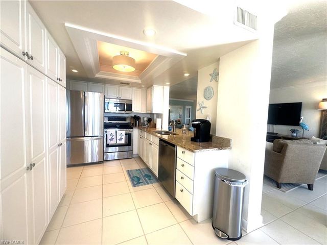 10475 GULF SHORE DR # 113, Naples, FL 34108