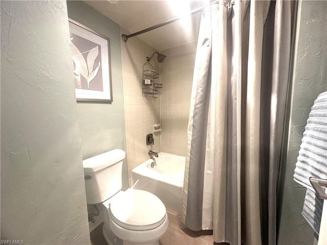 10475 GULF SHORE DR # 113, Naples, FL 34108