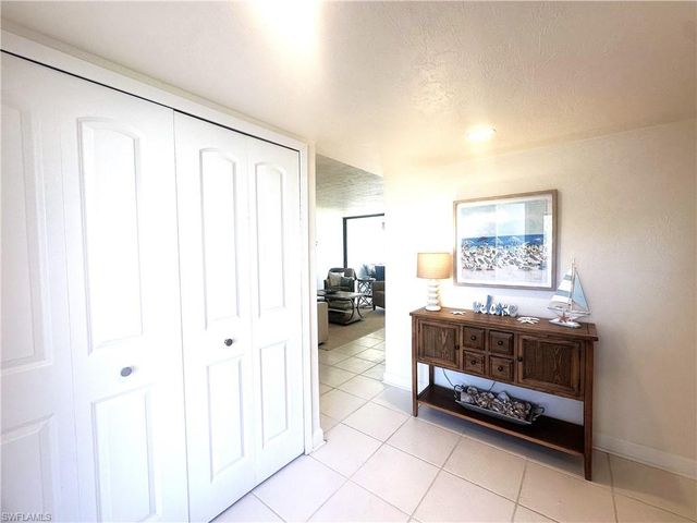 10475 GULF SHORE DR # 113, Naples, FL 34108